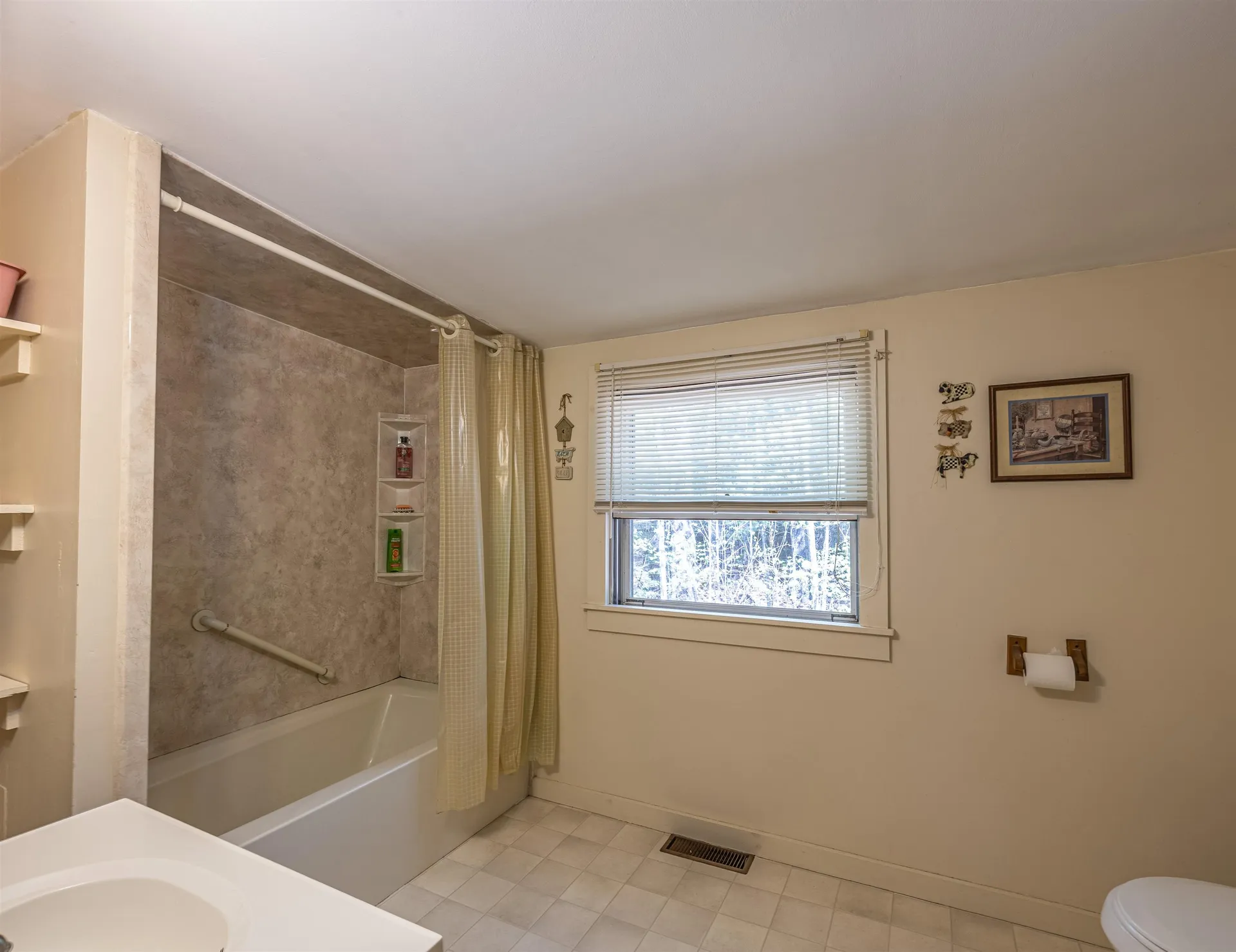 5 Twin Oaks Road Sutton NH 03221