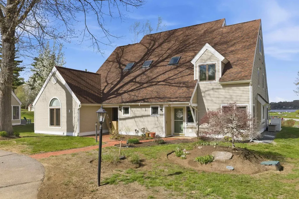 15 Songbird Lane Laconia NH 03246
