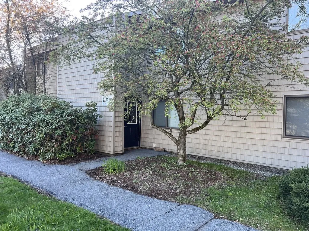 59 Hawthorne Circle South Burlington VT 05403