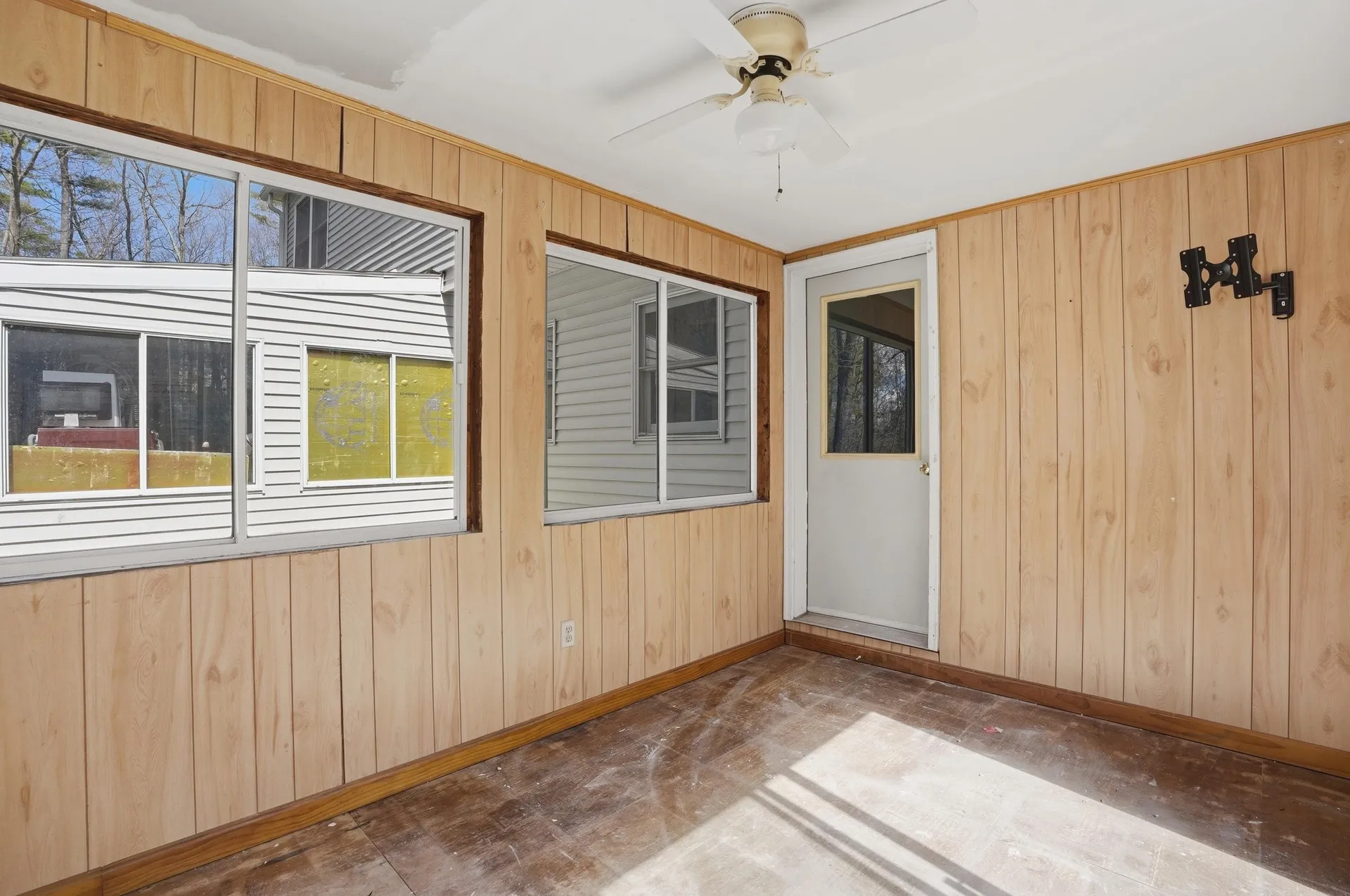 63 Kienia Road Hudson NH 03051