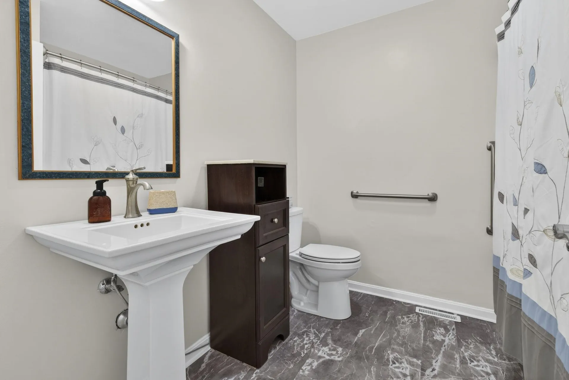 148 Karatzas Avenue Manchester NH 03104