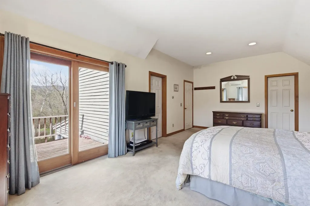 9 Wooddale Circle Newbury NH 03255