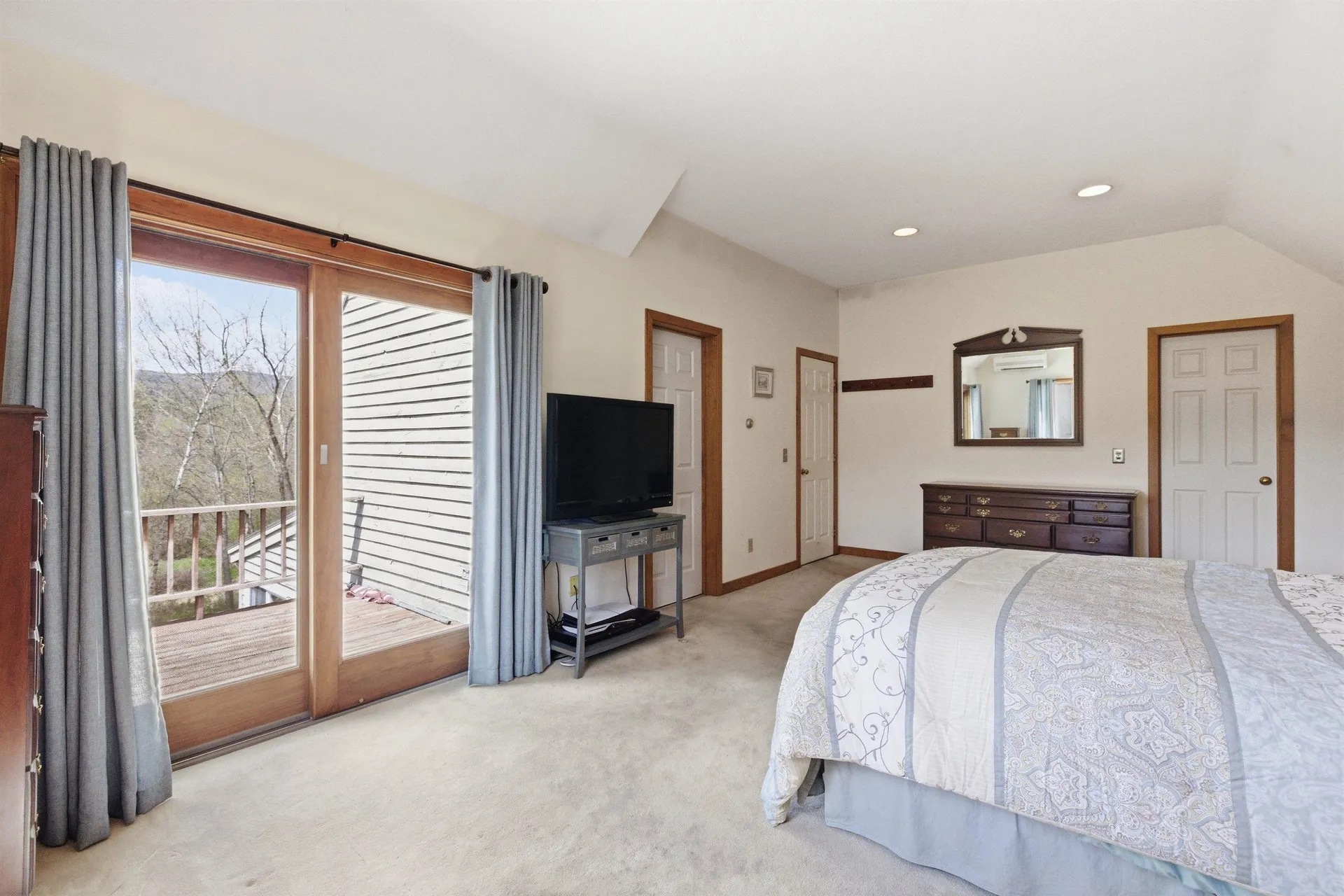 9 Wooddale Circle Newbury NH 03255