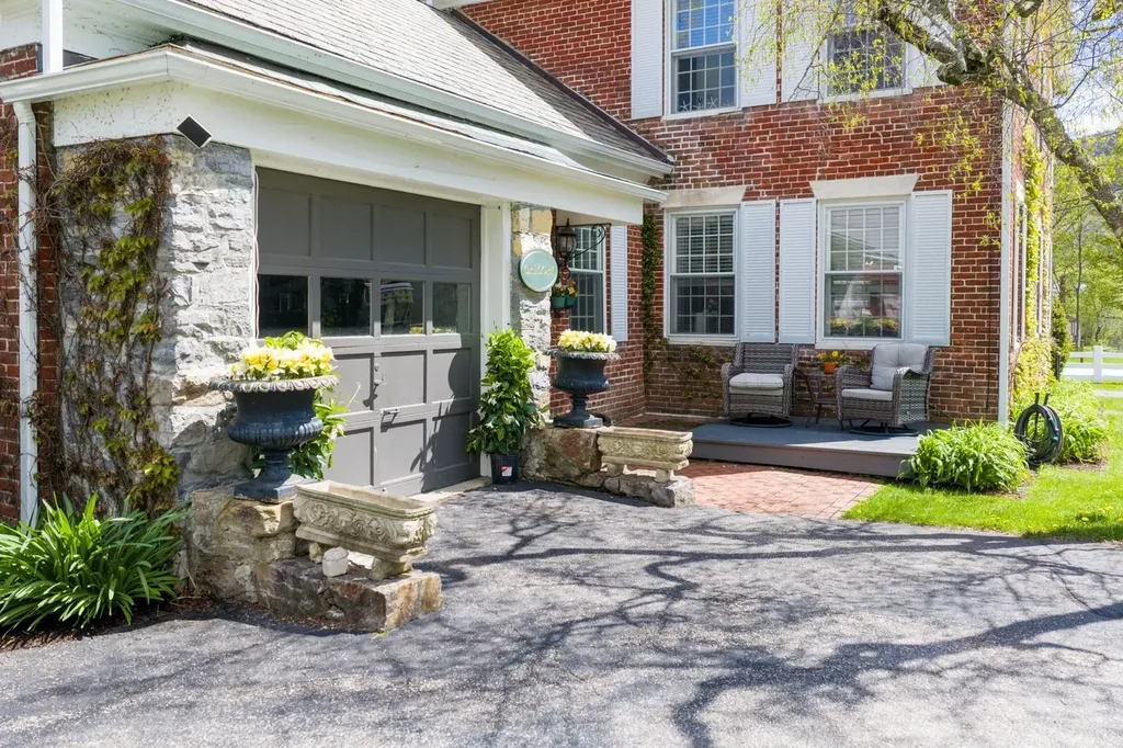 1677 Barnumville Road Manchester VT 05255
