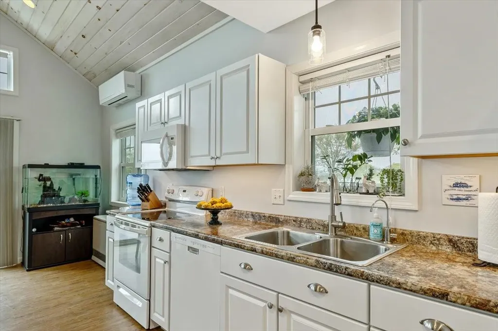61 Sweeney Farm Road North Georgia VT 05478