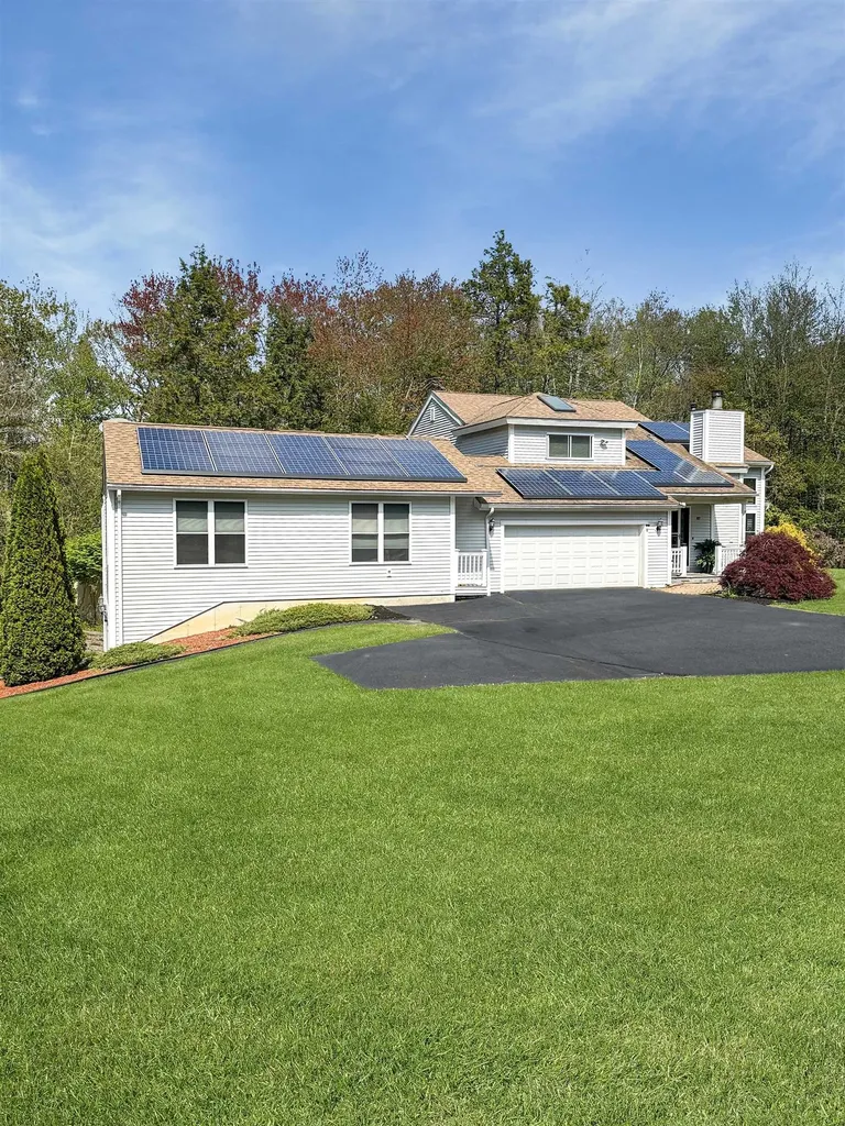 87 Pilgrim Circle Hampstead NH 03826
