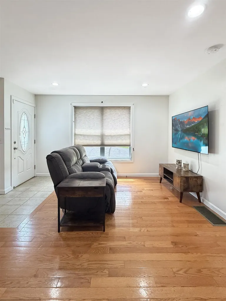 87 Pilgrim Circle Hampstead NH 03826