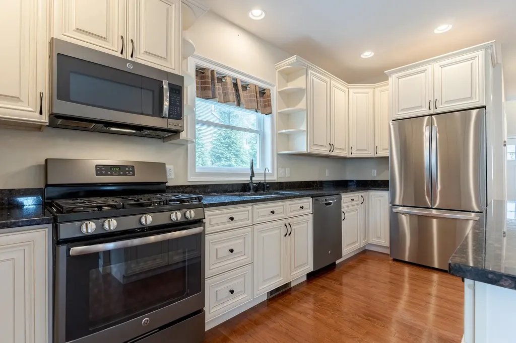 196 Dallaire Street Manchester NH 03104