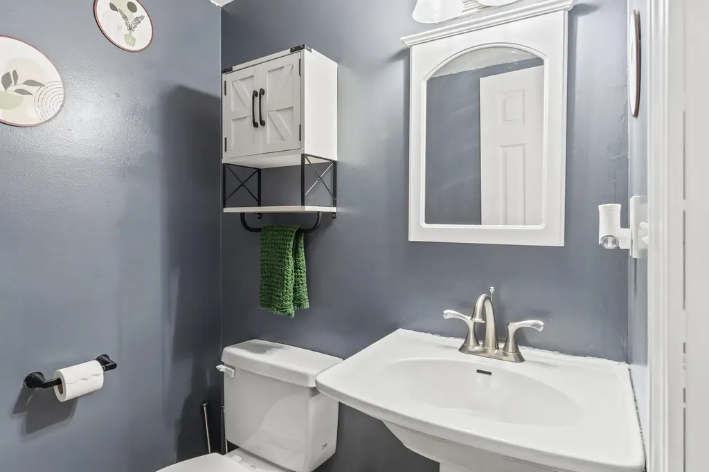 57 Newtown Plains Road Lee NH 03861