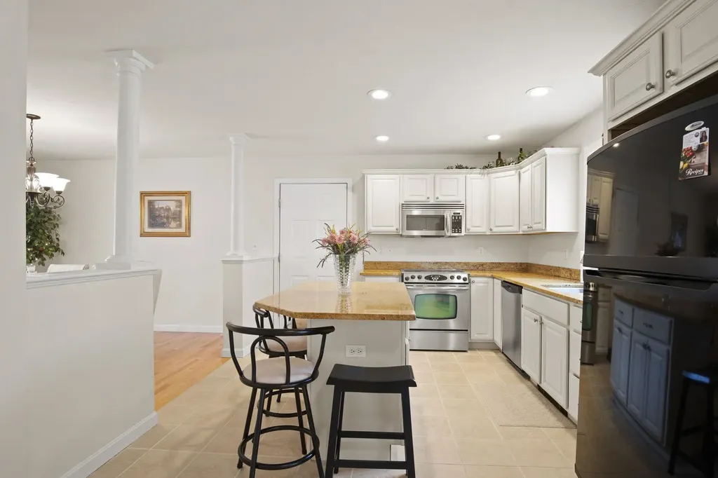 5 Izzy Lane Kittery ME 03904