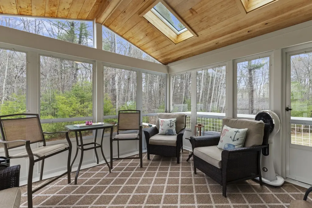 5 Izzy Lane Kittery ME 03904