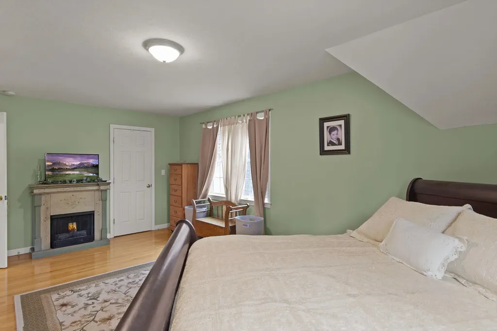 5 Izzy Lane Kittery ME 03904