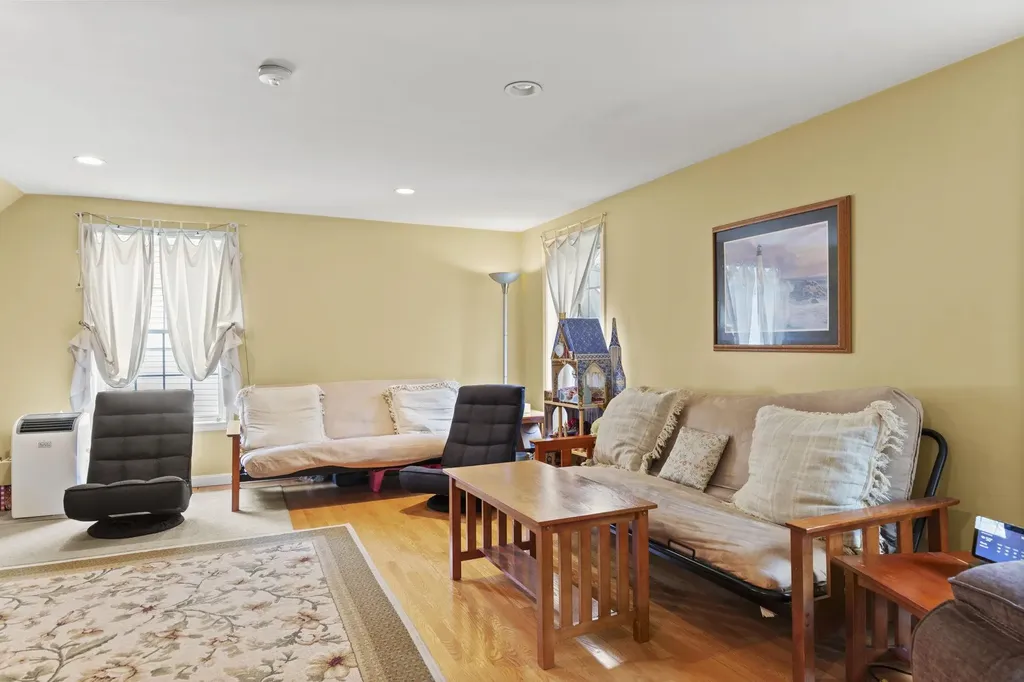 5 Izzy Lane Kittery ME 03904