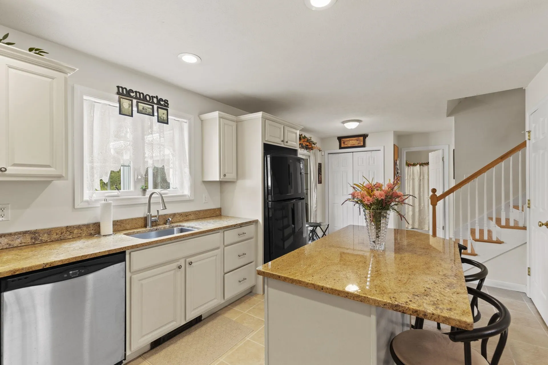 5 Izzy Lane Kittery ME 03904