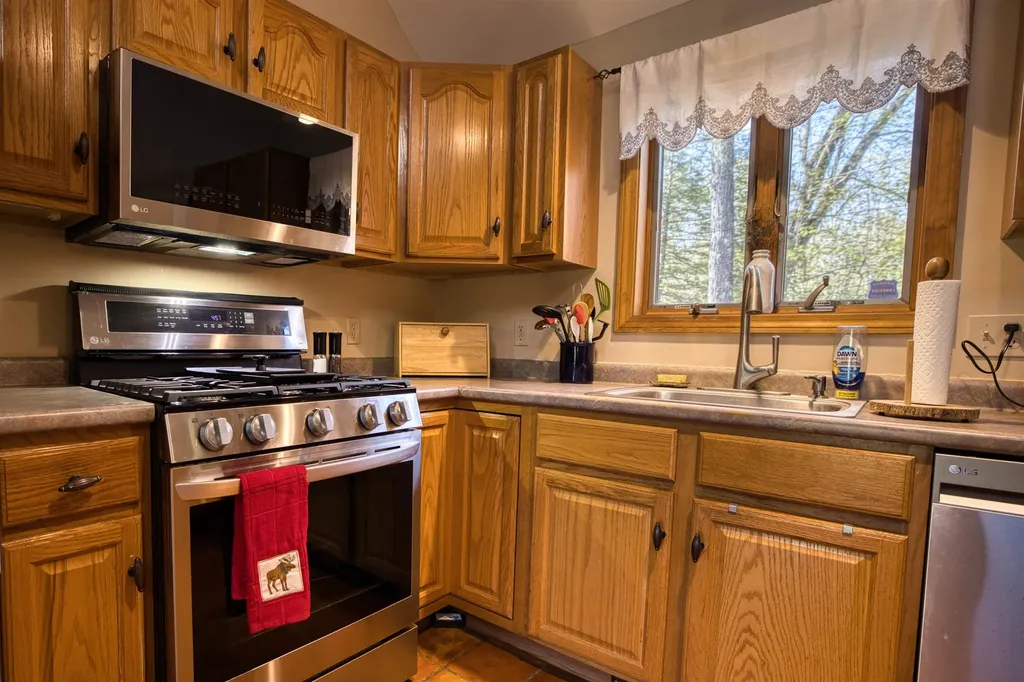 47 Captain Lovewell Lane Ossipee NH 03814