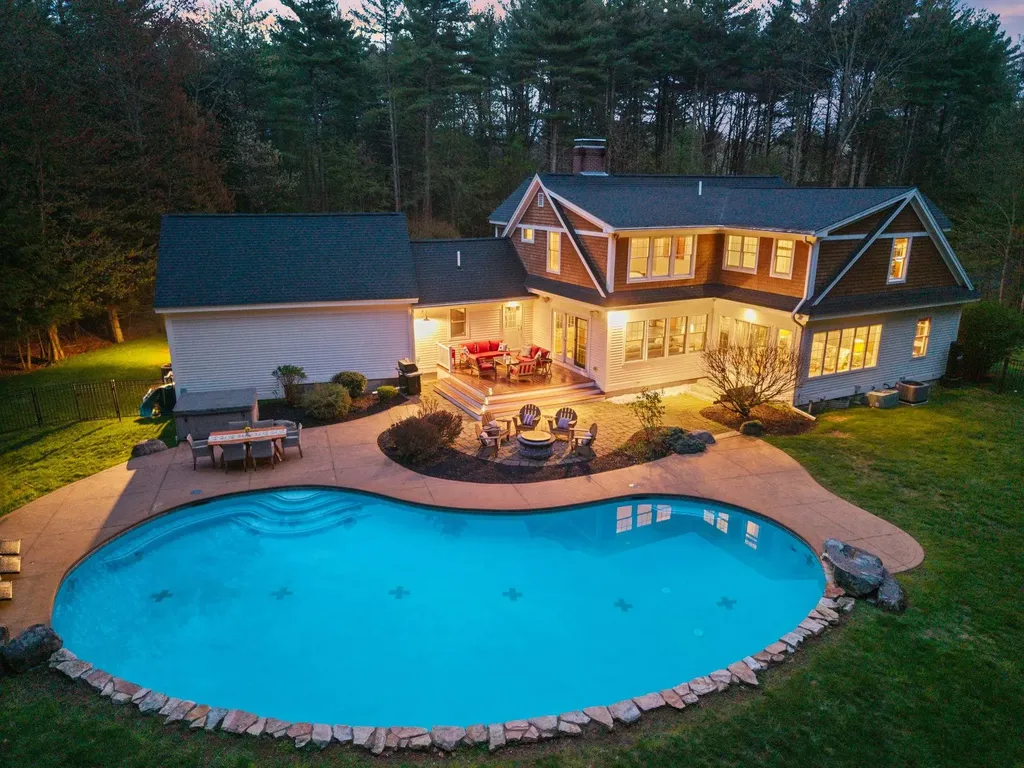 15 Wiggin Way Stratham NH 03885