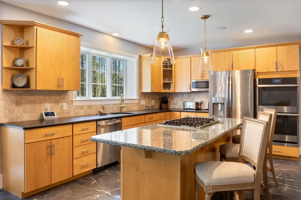 15 Wiggin Way Stratham NH 03885