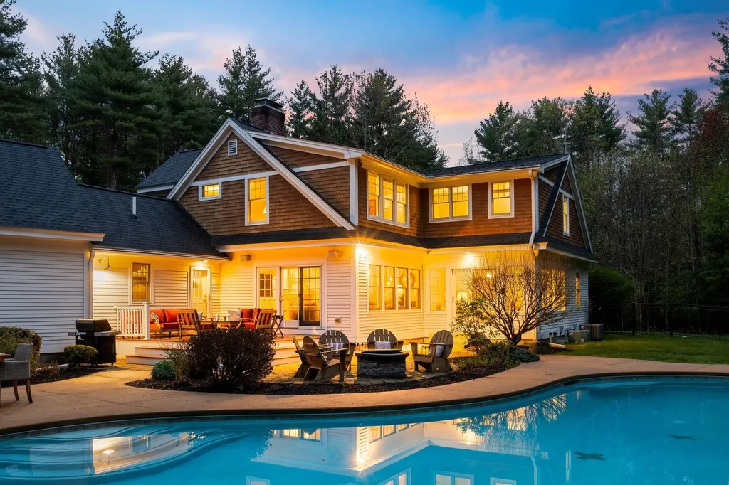 15 Wiggin Way Stratham NH 03885