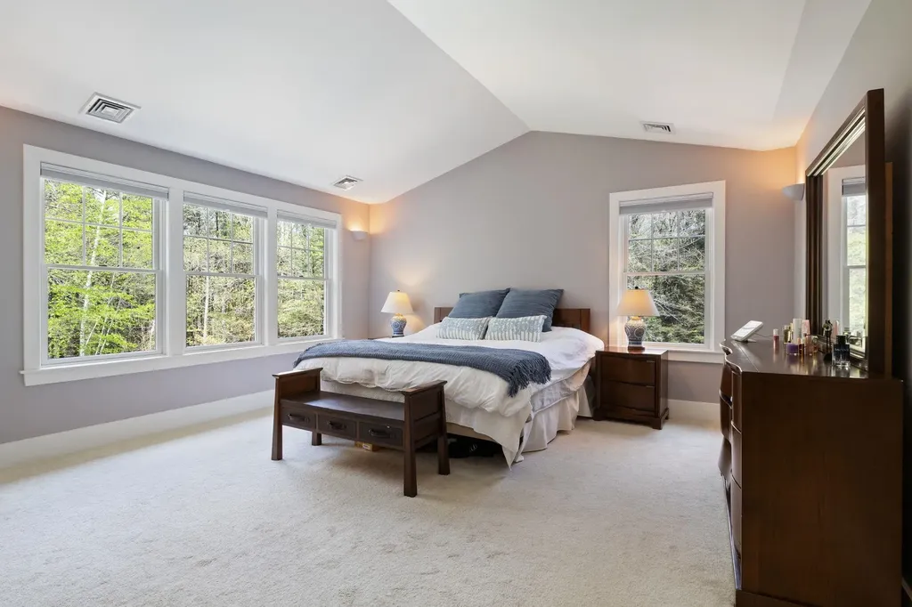 15 Wiggin Way Stratham NH 03885