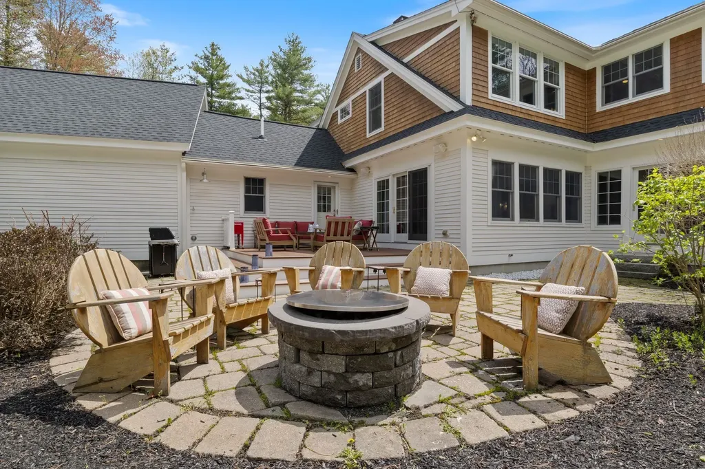 15 Wiggin Way Stratham NH 03885