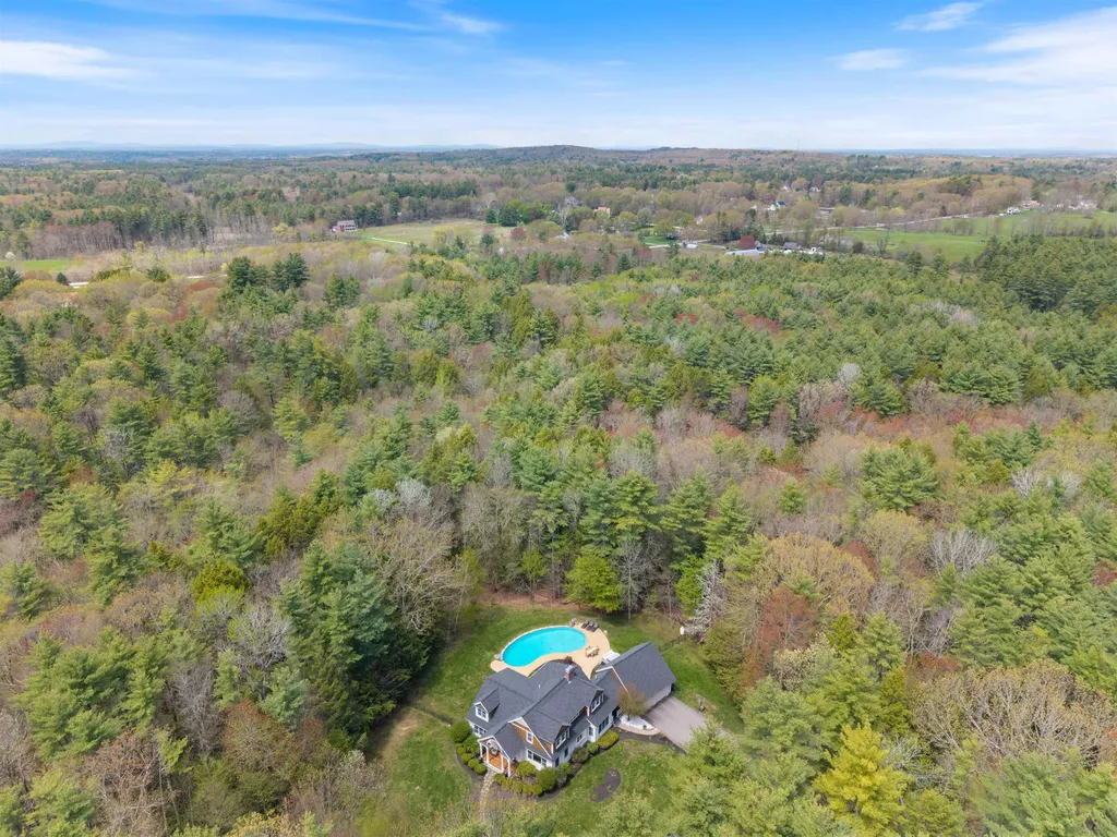 15 Wiggin Way Stratham NH 03885