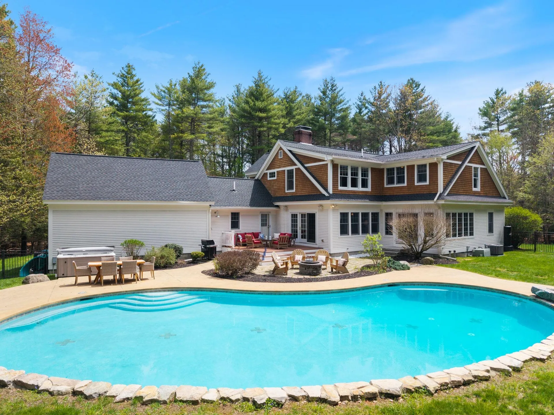 15 Wiggin Way Stratham NH 03885