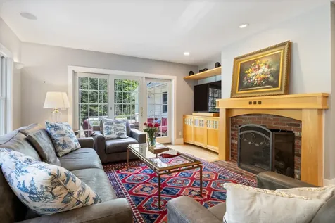 15 Wiggin Way Stratham NH 03885
