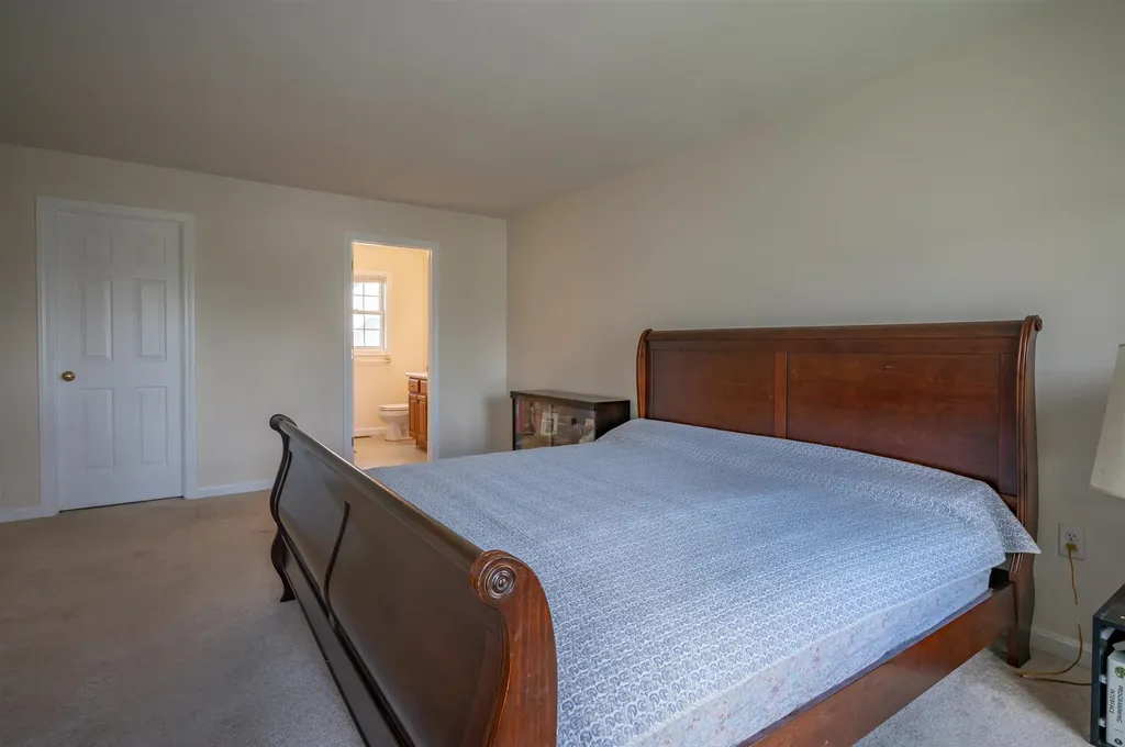 23 Normandy Way Nashua NH 03063