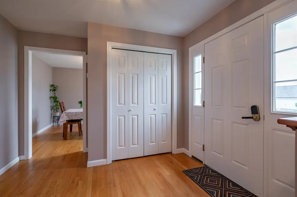 23 Normandy Way Nashua NH 03063