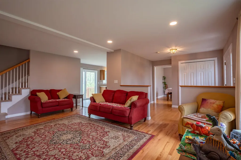 23 Normandy Way Nashua NH 03063