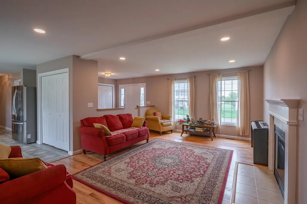 23 Normandy Way Nashua NH 03063
