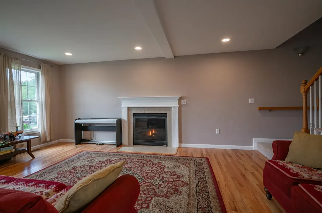 23 Normandy Way Nashua NH 03063