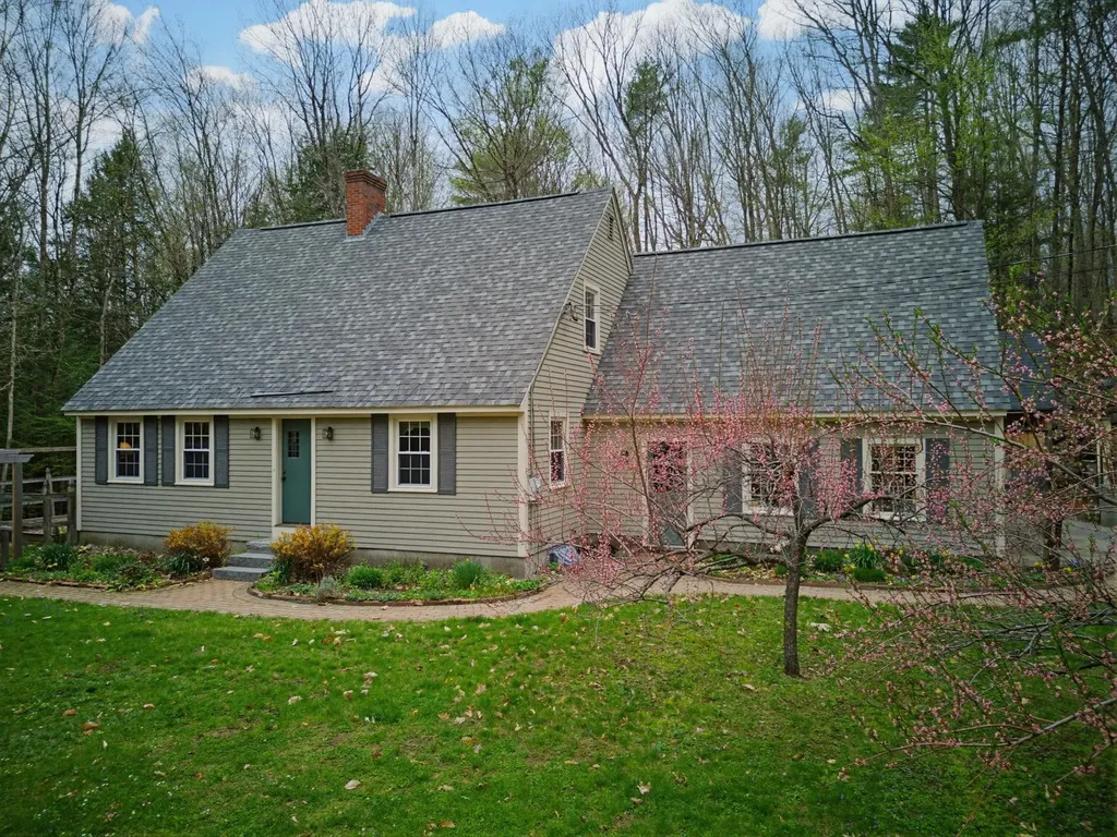 22 Hillview Drive Chichester NH 03258
