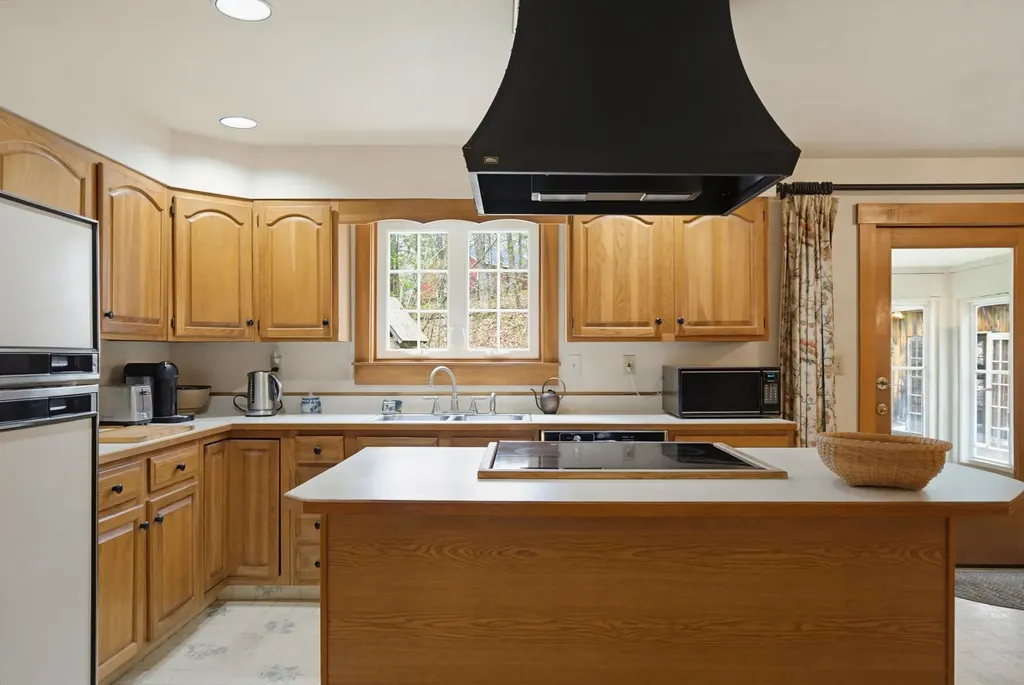 22 Hillview Drive Chichester NH 03258