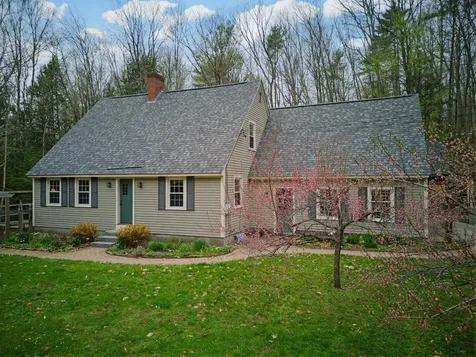 22 Hillview Drive Chichester NH 03258