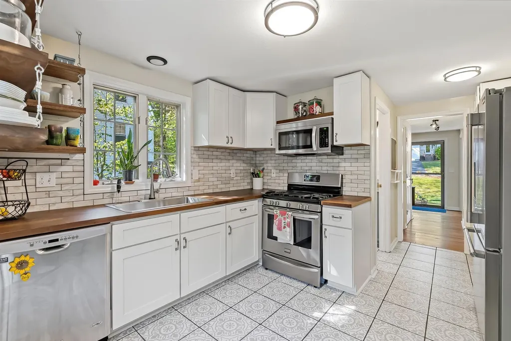 18 Meetinghouse Road Keene NH 03431