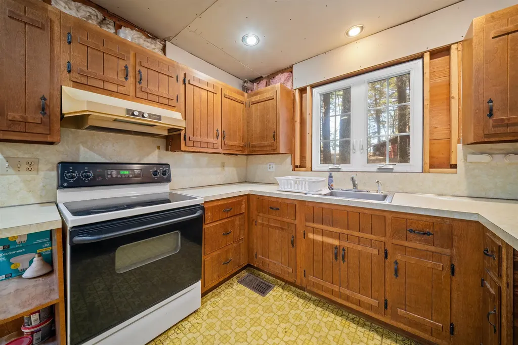 7&8 Spruce Lane Sandown NH 03873