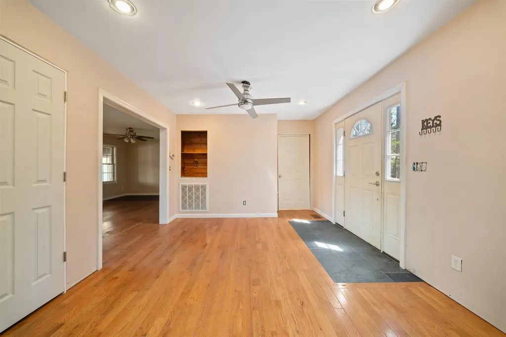 7&8 Spruce Lane Sandown NH 03873