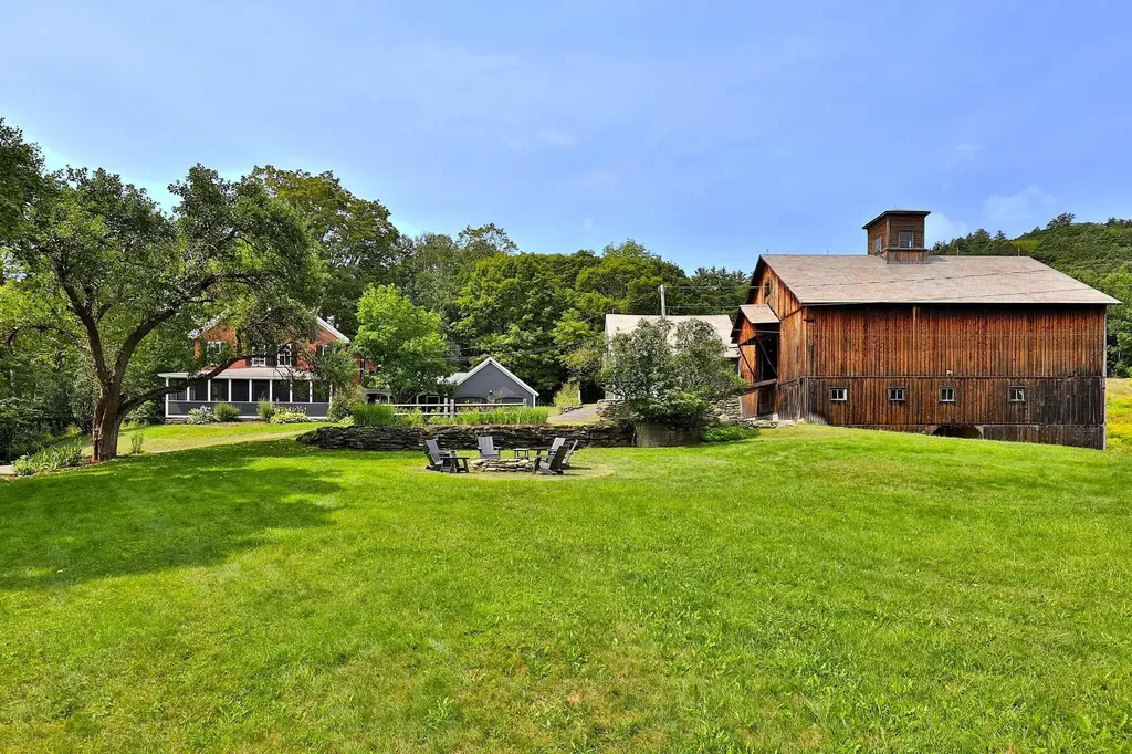 76 Goldthwaite Road Chester VT 05143