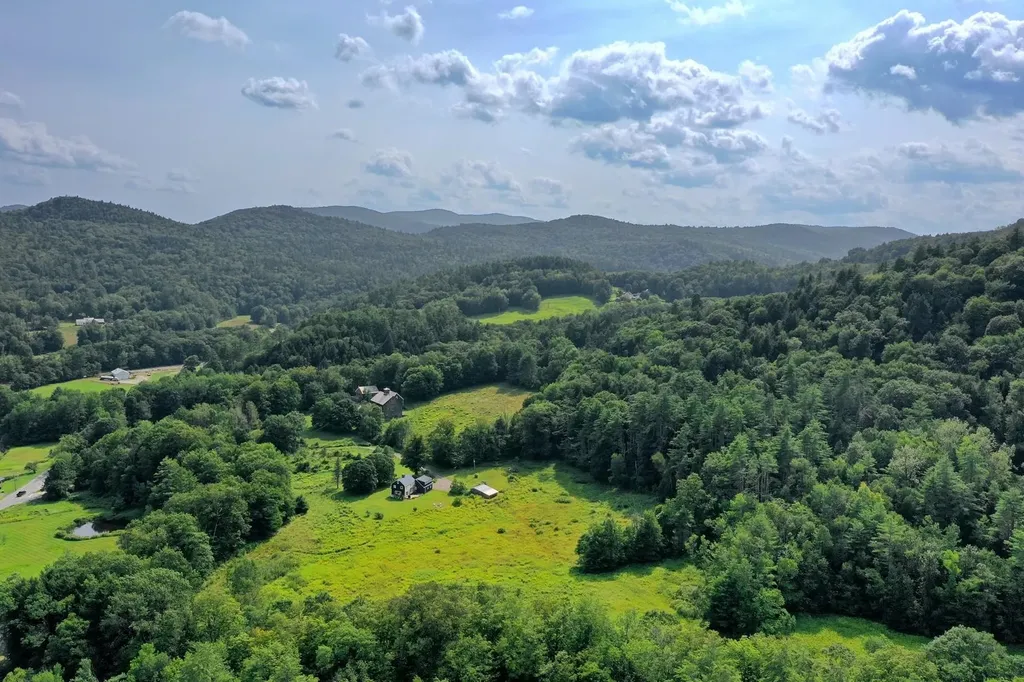 76 Goldthwaite Road Chester VT 05143