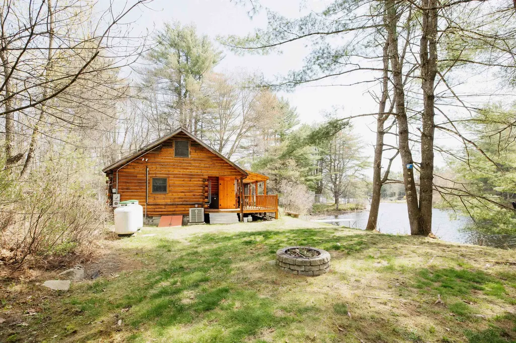 43 Moccasin Trail Hillsborough NH 03244