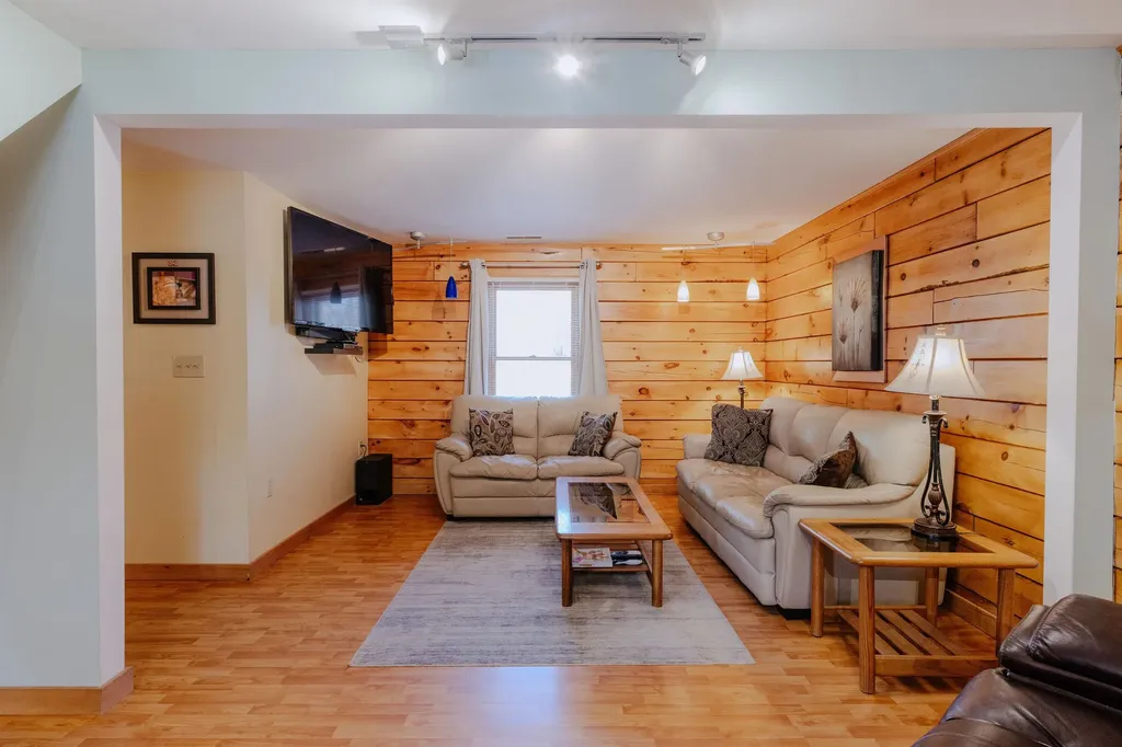 43 Moccasin Trail Hillsborough NH 03244