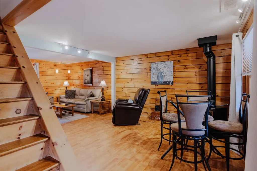 43 Moccasin Trail Hillsborough NH 03244