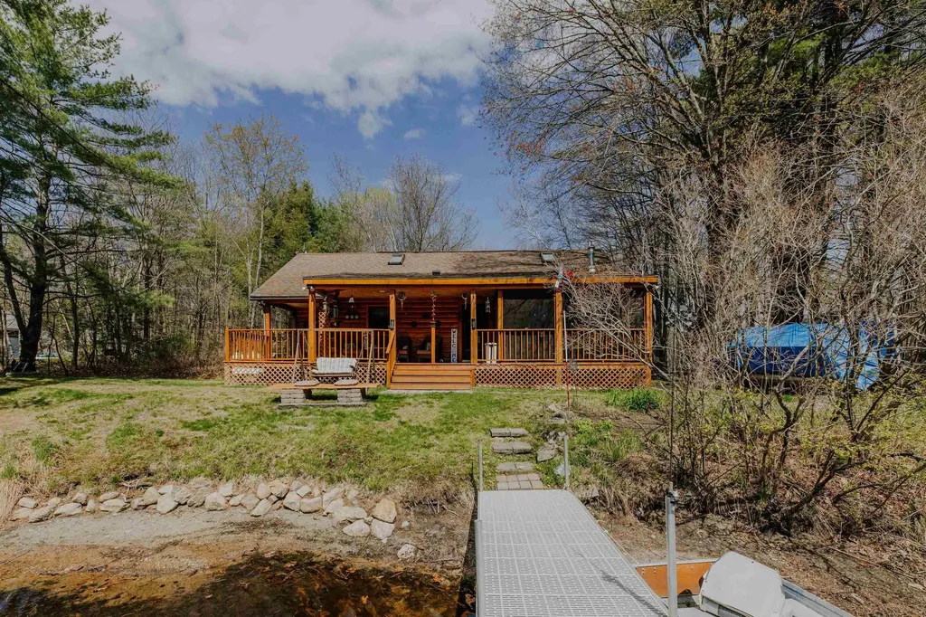 43 Moccasin Trail Hillsborough NH 03244