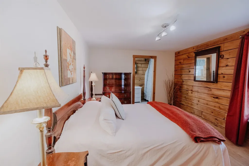 43 Moccasin Trail Hillsborough NH 03244
