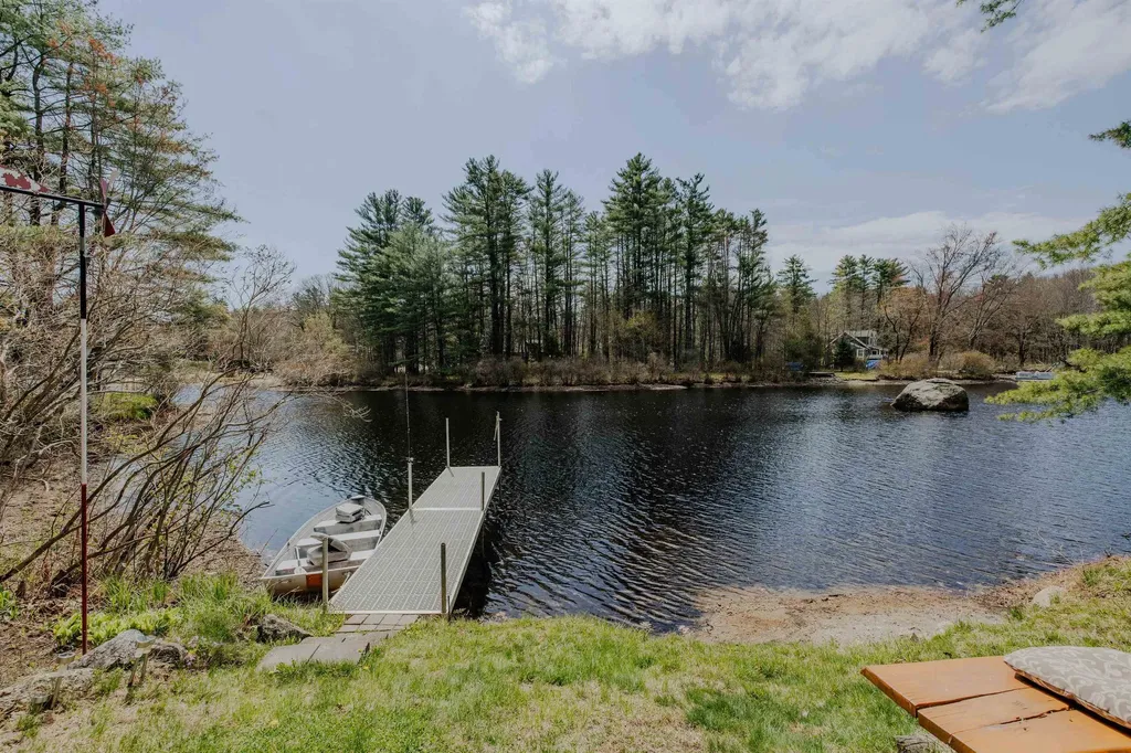 43 Moccasin Trail Hillsborough NH 03244