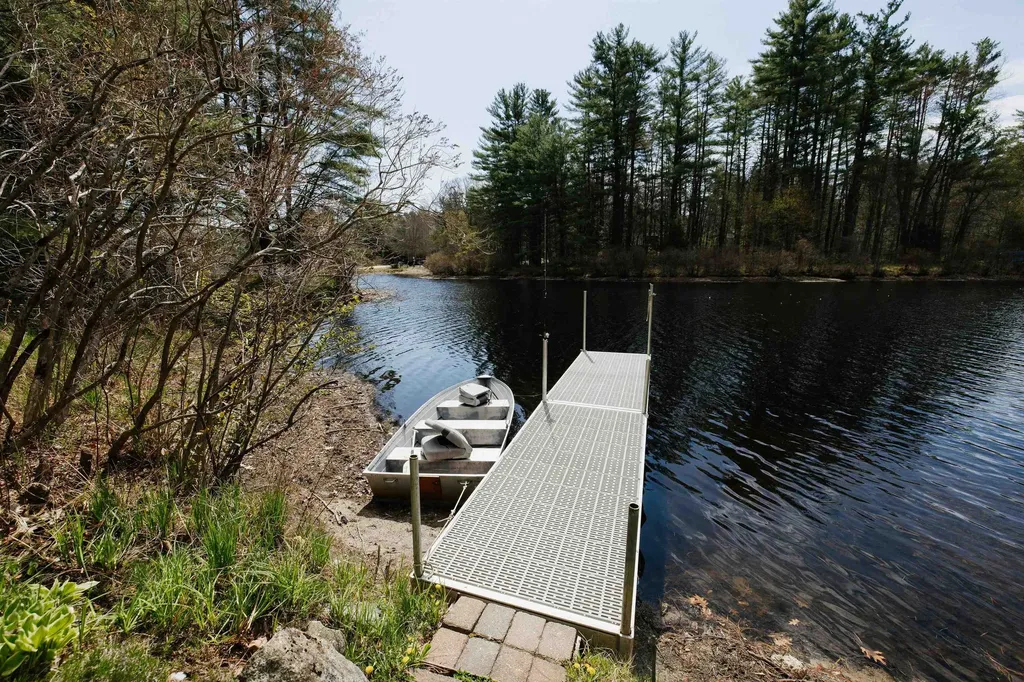 43 Moccasin Trail Hillsborough NH 03244