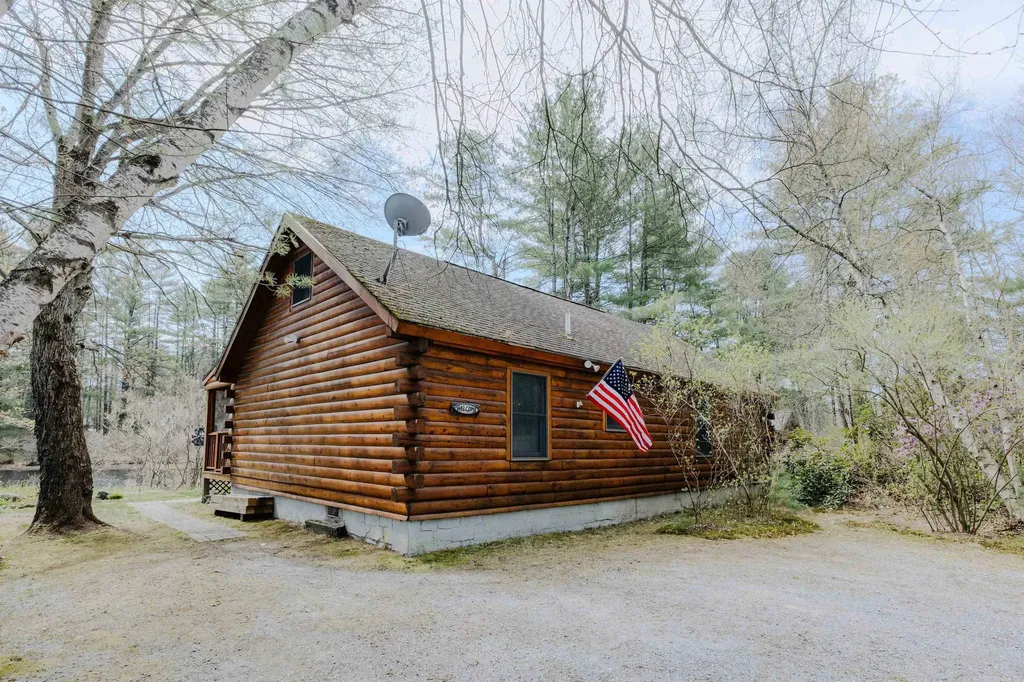 43 Moccasin Trail Hillsborough NH 03244