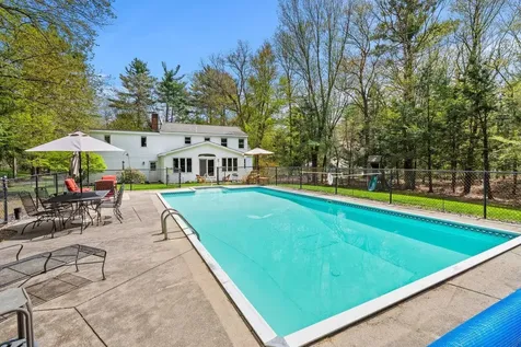 5 Wentworth Drive Bedford NH 03110