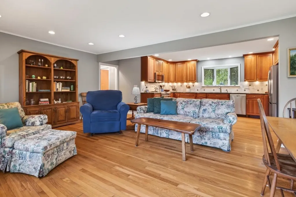 274 North Grove Street Rutland Town VT 05701